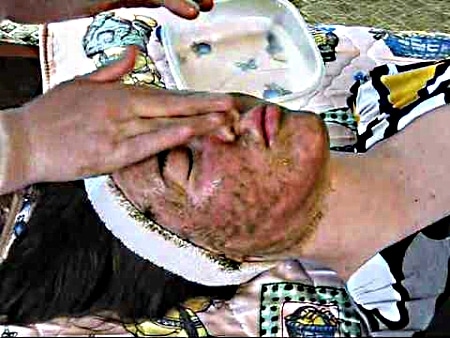 Нанесение кораллового пилинга Нанесение кораллового пилинга