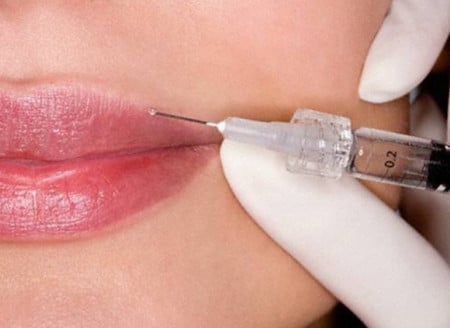 Инъекция выполняется очень тонкой иглой как происходит