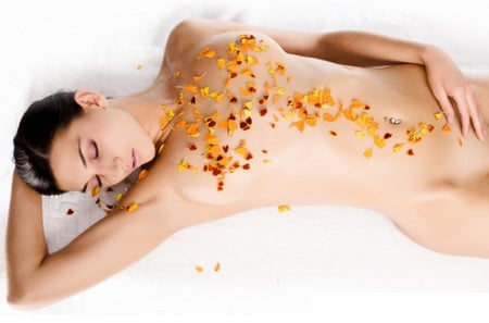 Эпиляцию лучше не проводить непосредственно перед походом на пляж загар после электроэпиляции