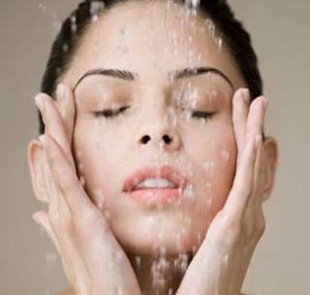 Тщательная очистка кожи перед процедурой