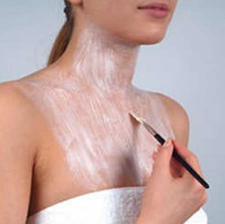 Особое внимание следует уделять зоне декольте против возраста