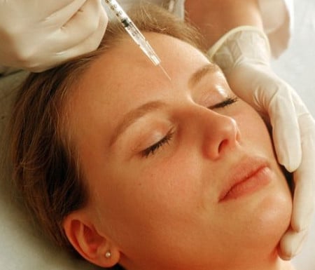 Процедура введения гиалуроновой кислоты быстро и безболезненно