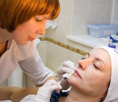 Инъекции проводятся под местной анестезией хейлоплстика