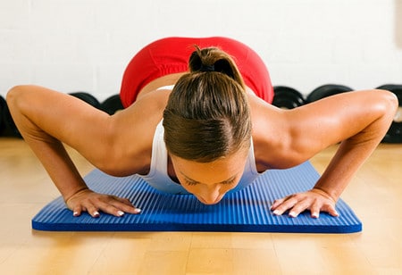 Физические упражнения способствуют укреплению грудных мышц гимнастика для груди