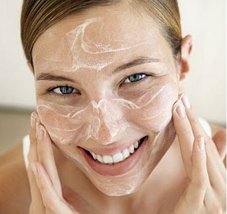 наносим на лицо пилинг кожи лица