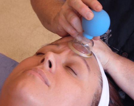 Движения должнны быть четкими, но осторожными банки