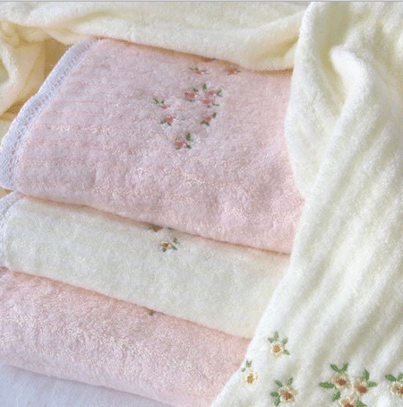 заранее подготовьте чистое махровое полотенце полотенце