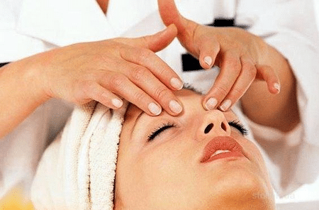 Для выполнения пластического массажа необходимы особые навыки и умения массаж