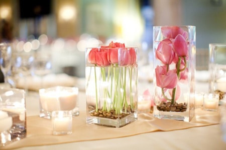 Цветы в бокалах