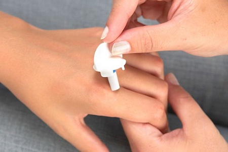 Нанесение "Криофармы" с помощью специального аппликатора Нанесение "Криофармы" с помощью специального аппликатора