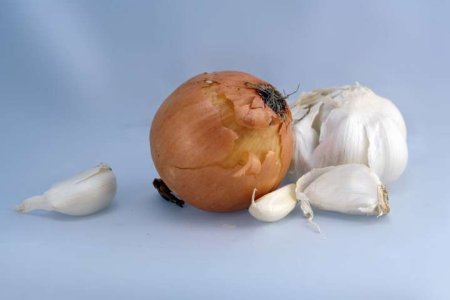 Удаление папиллом при помощи лука и чеснока Удаление папиллом при помощи лука и чеснока