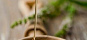 Эпиляция воском в домашних условиях: избавляемся от волос просто и безболезненно